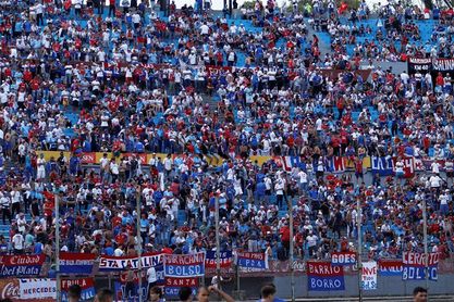 El Nacional expulsa a dos hinchas que se burlaron de la tragedia de Chapecoense El Nacional expulsa a dos hinchas que se burlaron de la tragedia de Chapecoense