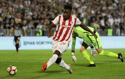 El nigeriano Emenike espera explotar su potencial físico en la UD Las Palmas El nigeriano Emenike espera explotar su potencial físico en la UD Las Palmas