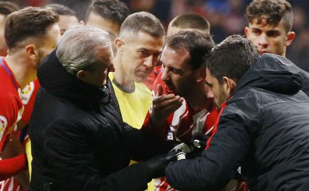Godín sufre "un fuerte traumatismo facial con fractura de tres piezas" Godín sufre "un fuerte traumatismo facial con fractura de tres piezas"