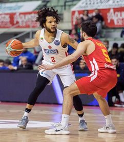 56-70. Un UCAM CB falto de tensión cae en casa ante el Utena lituano 56-70. Un UCAM CB falto de tensión cae en casa ante el Utena lituano