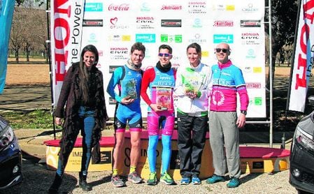 Rocío Espada y Cristóbal García se coronan en Sevilla Rocío Espada y Cristóbal García se coronan en Sevilla