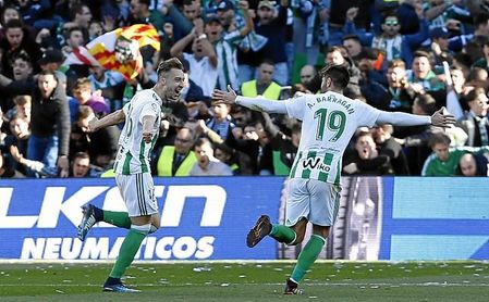 El Betis reaccionó rápido para atar a Loren Morón. El Betis reaccionó rápido para atar a Loren Morón.