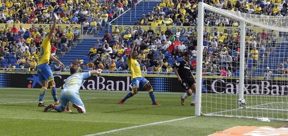 1-2. El Sevilla se lleva los puntos con polémica final 1-2. El Sevilla se lleva los puntos con polémica final