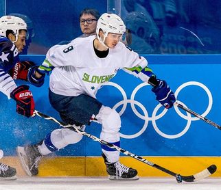 Un jugador de hockey esloveno da positivo y abandonará la villa olímpica Un jugador de hockey esloveno da positivo y abandonará la villa olímpica