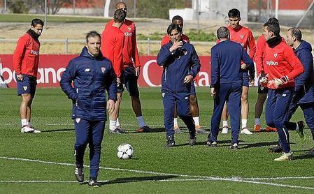 Montella convoca a 19 jugadores ante el United. Montella convoca a 19 jugadores ante el United.