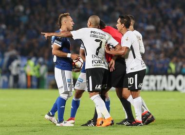 0-0. Corinthians araña un punto en visita a Millonarios en inicio del Grupo 7 0-0. Corinthians araña un punto en visita a Millonarios en inicio del Grupo 7