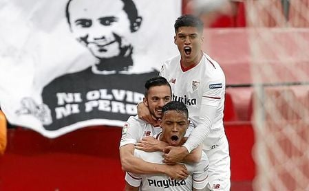 Muriel, tras fallar una ocasión clara, puso al Sevilla por delante. Muriel, tras fallar una ocasión clara, puso al Sevilla por delante.