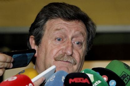 Larrea presenta su candidatura a presidente con 70 avales Larrea presenta su candidatura a presidente con 70 avales
