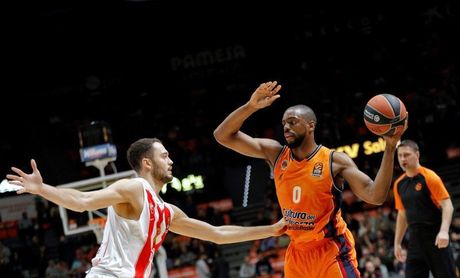 106-90. El segundo arreón defensivo del Estrella acaba con el Valencia 106-90. El segundo arreón defensivo del Estrella acaba con el Valencia