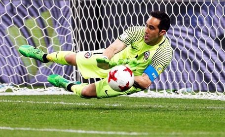 Dirigente chileno dice que Claudio Bravo hizo exigencias para ir a la selección Dirigente chileno dice que Claudio Bravo hizo exigencias para ir a la selección