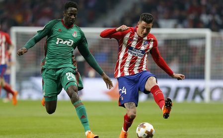 Giménez disputando un balón en el partido ante el Lokomotiv Giménez disputando un balón en el partido ante el Lokomotiv