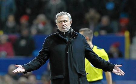 Mourinho no cree que caer ante el Sevilla sea un desastre. Mourinho no cree que caer ante el Sevilla sea un desastre.