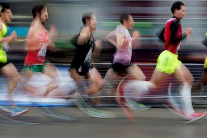 Toni Abadía bate el récord de España de 10 km en ruta en Laredo Toni Abadía bate el récord de España de 10 km en ruta en Laredo