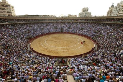 Comienzan las obras del montaje de la pista en la plaza de toros que durarán tres días Comienzan las obras del montaje de la pista en la plaza de toros que durarán tres días