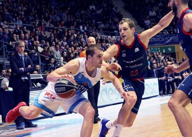 Matt Thomas: "Habrá que defender fuerte para ganar al Barcelona" Matt Thomas: "Habrá que defender fuerte para ganar al Barcelona"