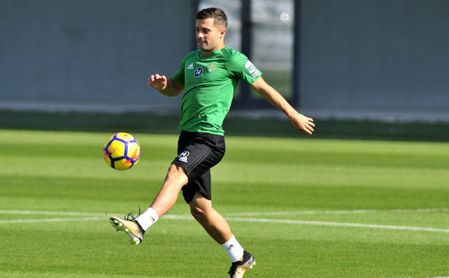 Durmisi, en un entrenamiento con el Betis. Durmisi, en un entrenamiento con el Betis.