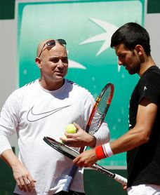 Agassi deja de entrenar a Djokovic Agassi deja de entrenar a Djokovic