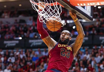 James supera otra marca de Jordan; los Rockets celebran su mejor marca con remontada James supera otra marca de Jordan; los Rockets celebran su mejor marca con remontada