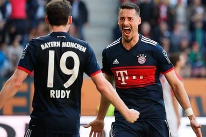El Bayern entona el alirón, el United frustra el del City, y un Barça de récord El Bayern entona el alirón, el United frustra el del City, y un Barça de récord