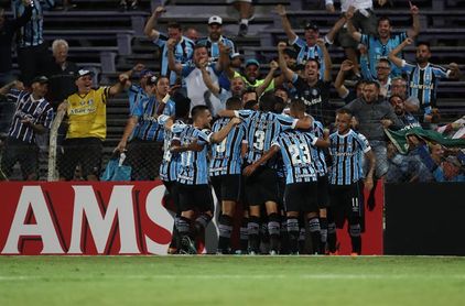 El Gremio se impone al Cruzeiro en el primer partido de la liga brasileña El Gremio se impone al Cruzeiro en el primer partido de la liga brasileña