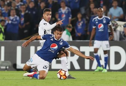Corinthians viaja a Argentina con Jadson y a la espera de refuerzos Corinthians viaja a Argentina con Jadson y a la espera de refuerzos