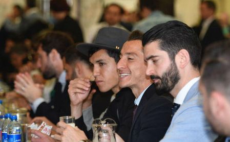 Setién, la Feria y el estilismo de Mandi: "Mejor que Ramos, ¿no?" Setién, la Feria y el estilismo de Mandi: "Mejor que Ramos, ¿no?"