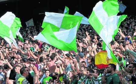 La afición verdiblanca llenará el Benito Villamarín ante el Málaga CF. La afición verdiblanca llenará el Benito Villamarín ante el Málaga CF.