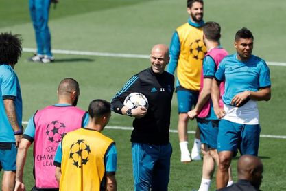 Diecisiete campeones contra uno Diecisiete campeones contra uno