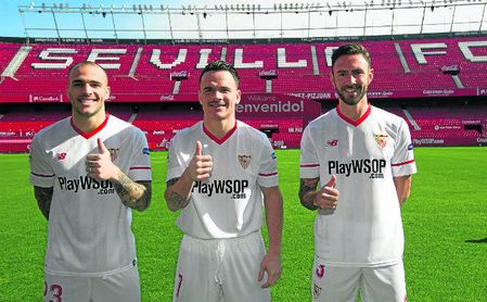 Sandro, Roque Mesa y Layún quieren seguir vistiendo de blanquirrojo la próxima campaña. Sandro, Roque Mesa y Layún quieren seguir vistiendo de blanquirrojo la próxima campaña.