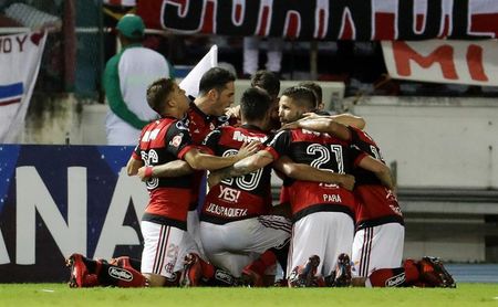 El Flamengo desaloja del liderato al Atlético Mineiro El Flamengo desaloja del liderato al Atlético Mineiro
