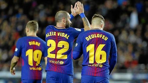 Aleix Vidal vacía su taquilla del Camp Nou Aleix Vidal vacía su taquilla del Camp Nou