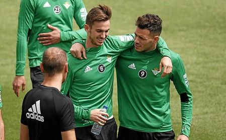 Betis: Dos formas de crecer Betis: Dos formas de crecer