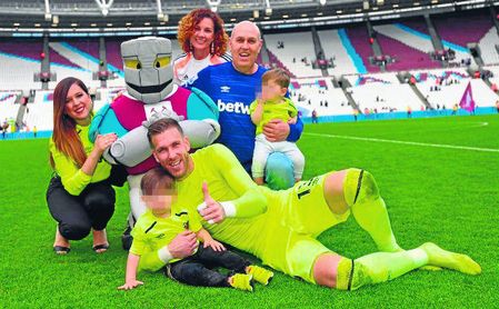 Un 'empujoncito' hacia la salida de Adrián del West Ham Un 'empujoncito' hacia la salida de Adrián del West Ham