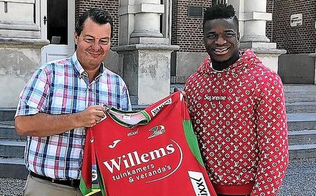 Ondoa dice adiós a un Sevilla en el que apenas ha tenido oportunidades. Ondoa dice adiós a un Sevilla en el que apenas ha tenido oportunidades.