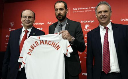 El Sevilla espera salidas y el inicio del nuevo año fiscal para cerrar "cosas avanzadas" El Sevilla espera salidas y el inicio del nuevo año fiscal para cerrar "cosas avanzadas"