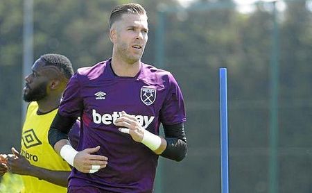 Adrián San Miguel ya está en Londres con el West Ham. Adrián San Miguel ya está en Londres con el West Ham.