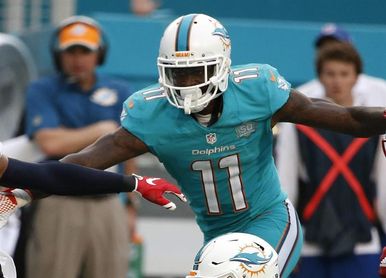 DeVante Parker se fractura un dedo de la mano derecha en un entrenamiento de los Dolphins DeVante Parker se fractura un dedo de la mano derecha en un entrenamiento de los Dolphins