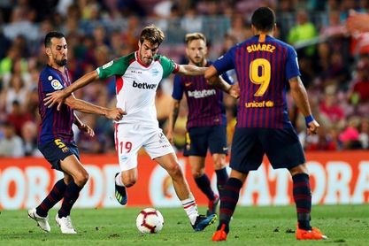 3-0. El Barcelona, liderado por Messi, debuta con un triunfo ante el Alavés 3-0. El Barcelona, liderado por Messi, debuta con un triunfo ante el Alavés