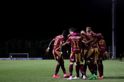 Atlético Nacional derrota al América y consigue respirar en Liga de fútbol en Colombia Atlético Nacional derrota al América y consigue respirar en Liga de fútbol en Colombia