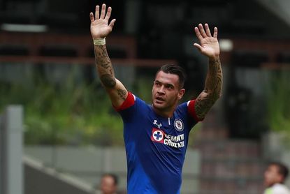 Cruz Azul golea 3-0 al León y salta al liderato del torno Apertura de fútbol en México Cruz Azul golea 3-0 al León y salta al liderato del torno Apertura de fútbol en México