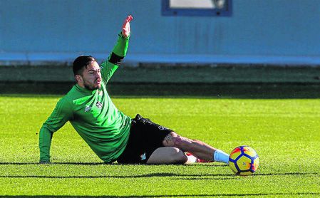 Tosca en un entrenamiento con el Betis. Tosca en un entrenamiento con el Betis.