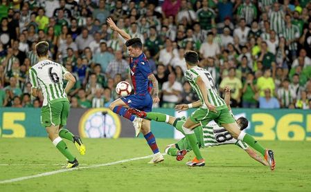 Imagen del partido de Liga ante el Levante. Imagen del partido de Liga ante el Levante.