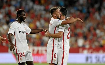 Carriço felicita tras el 2-0 a Franco Vázquez, quien hizo un notable partido. Carriço felicita tras el 2-0 a Franco Vázquez, quien hizo un notable partido.