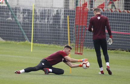 Unai Simón: Tengo los pies en el suelo, llevo dos partidos y no he hecho nada Unai Simón: Tengo los pies en el suelo, llevo dos partidos y no he hecho nada