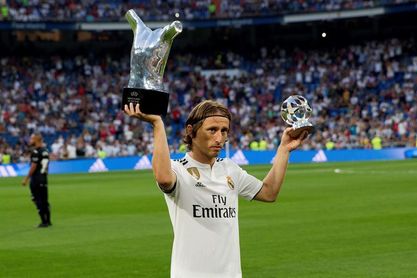 Modric, Ramos y Navas ofrecen sus premios de la UEFA a los madridistas Modric, Ramos y Navas ofrecen sus premios de la UEFA a los madridistas