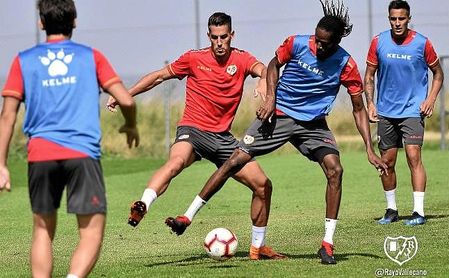 Alex Alegría, novedad en el entrenamiento del Rayo Vallecano. Alex Alegría, novedad en el entrenamiento del Rayo Vallecano.