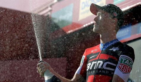Yates resiste ante Valverde en la crono y Rohan Dennis vuela en Torrelavega Yates resiste ante Valverde en la crono y Rohan Dennis vuela en Torrelavega