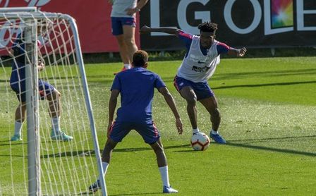 Vitolo, Kalinic, Arias y Savic, bajas; Solano y Borja Garcés, en la lista Vitolo, Kalinic, Arias y Savic, bajas; Solano y Borja Garcés, en la lista