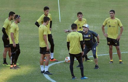 Maradona inicia mañana su camino para salvar al ´Gran Pez´ Maradona inicia mañana su camino para salvar al ´Gran Pez´