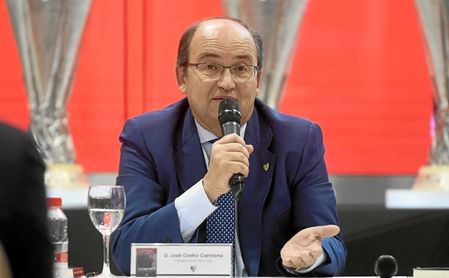 José Castro: "Creo en la plantilla porque la he parido durante el verano" José Castro: "Creo en la plantilla porque la he parido durante el verano"
